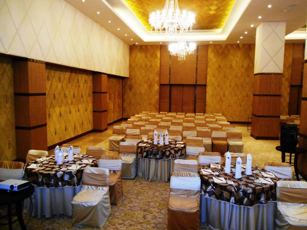 Country Inn & Suites By Radisson, Meerut Eksteriør billede