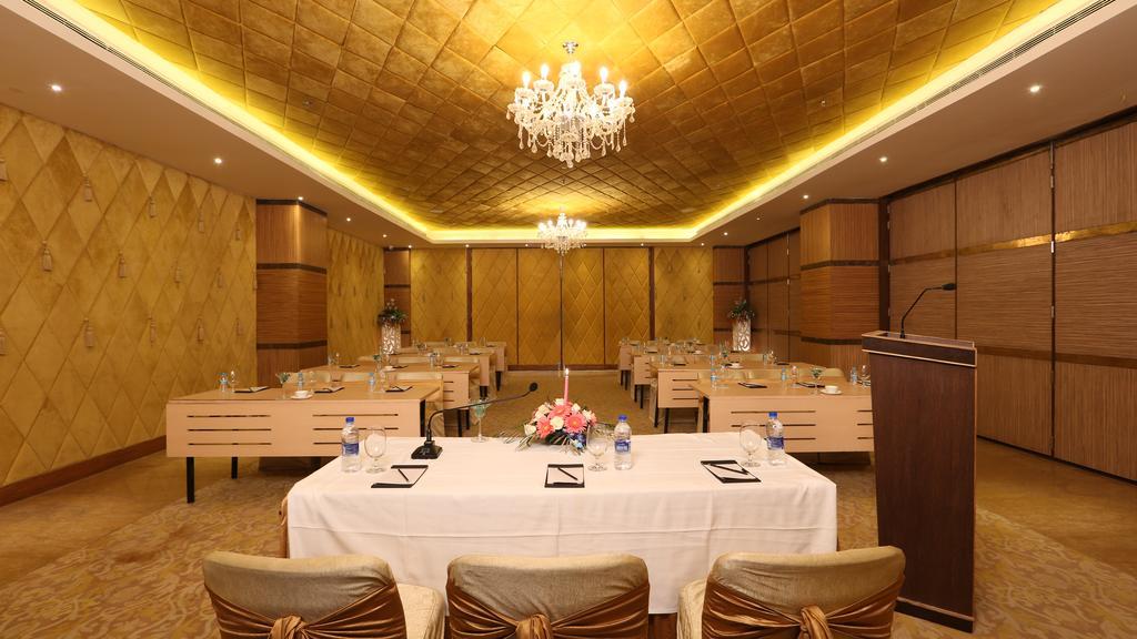 Country Inn & Suites By Radisson, Meerut Eksteriør billede