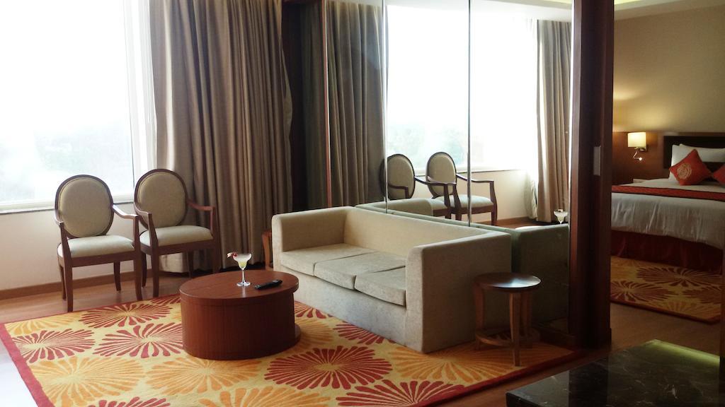Country Inn & Suites By Radisson, Meerut Eksteriør billede