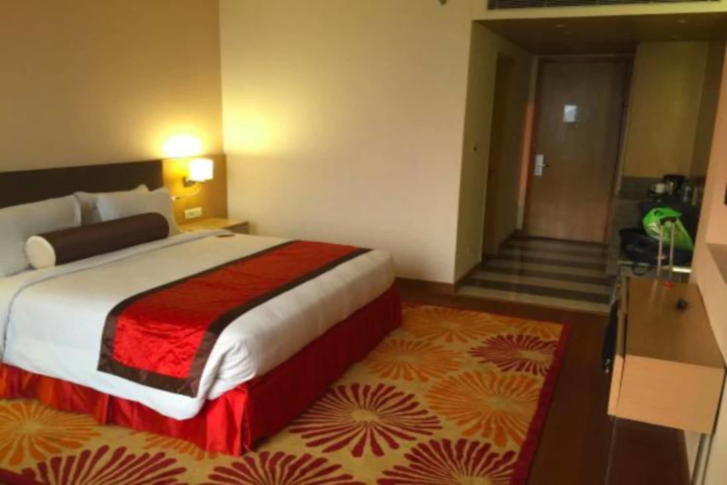 Country Inn & Suites By Radisson, Meerut Eksteriør billede