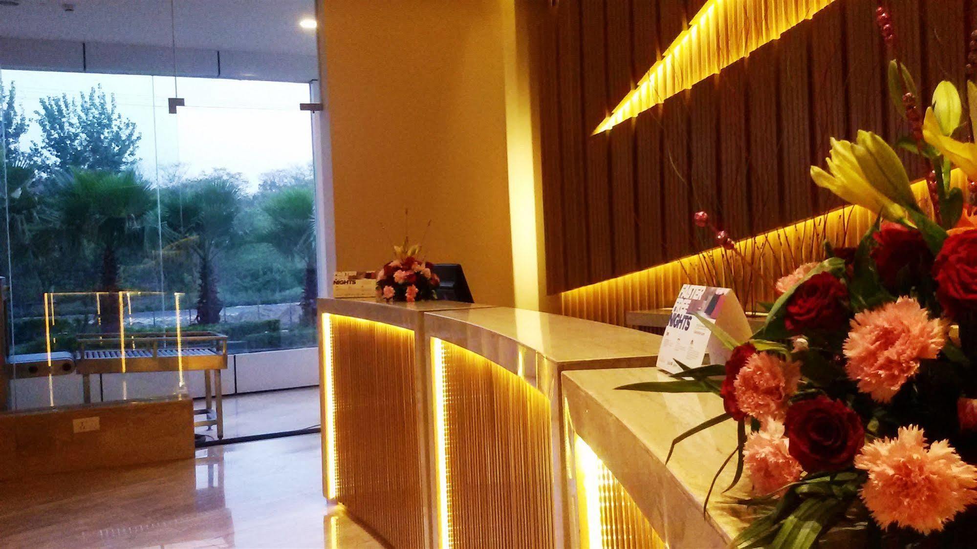 Country Inn & Suites By Radisson, Meerut Eksteriør billede